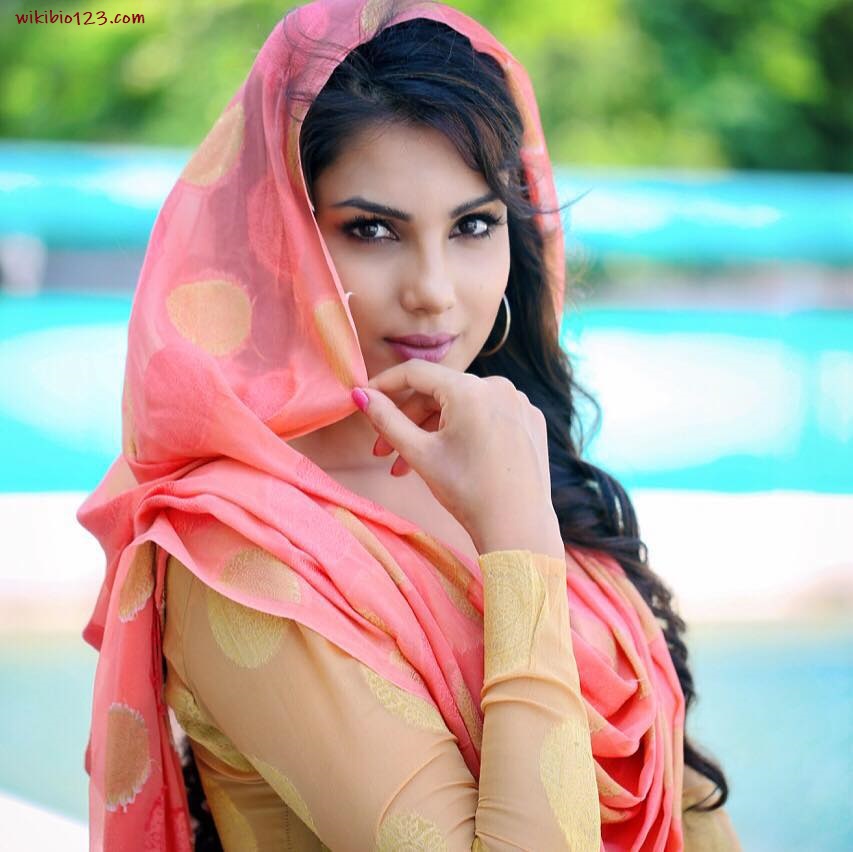 Monica Gill wiki Bio Age Figure size Height HD Images Wallpapers Download