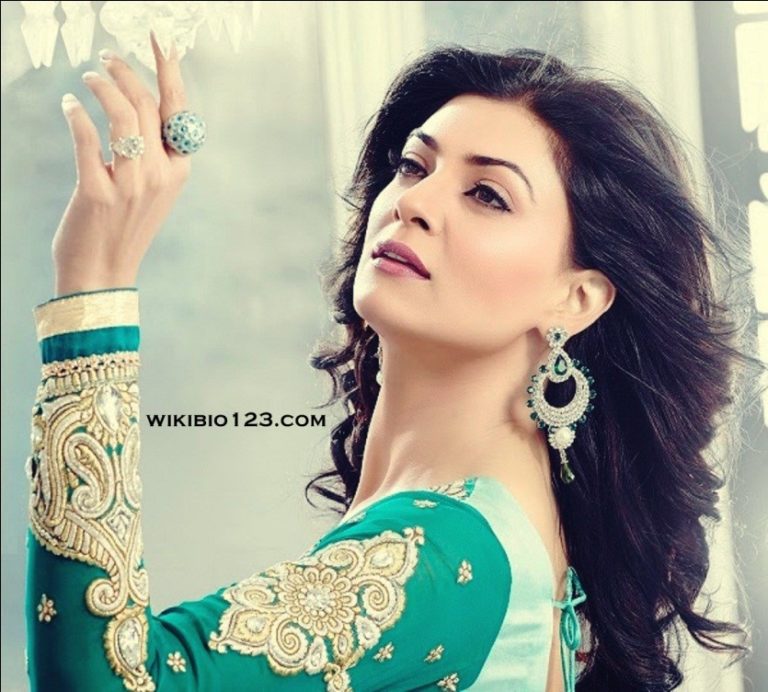 sushmita-sen-wiki-bio-age-figure-size-height-hobbies-friends-hd-images