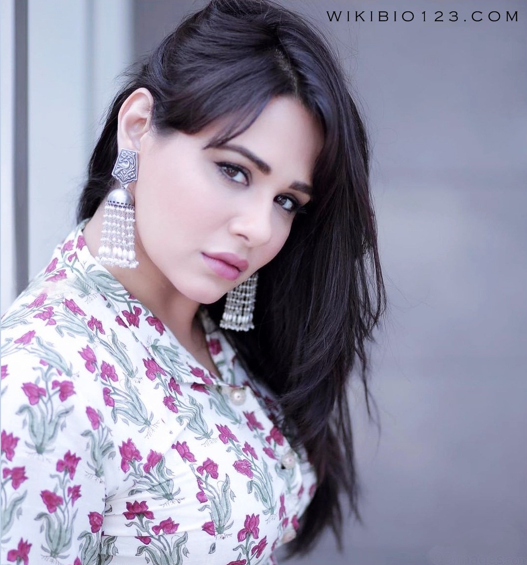 Mandy Takhar HD Images Wallpapers Photos