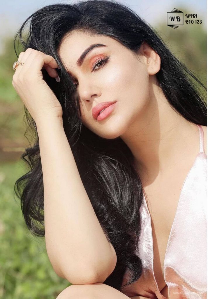 Kangna Sharma Wiki Bio Age Figure Size Height Affair HD