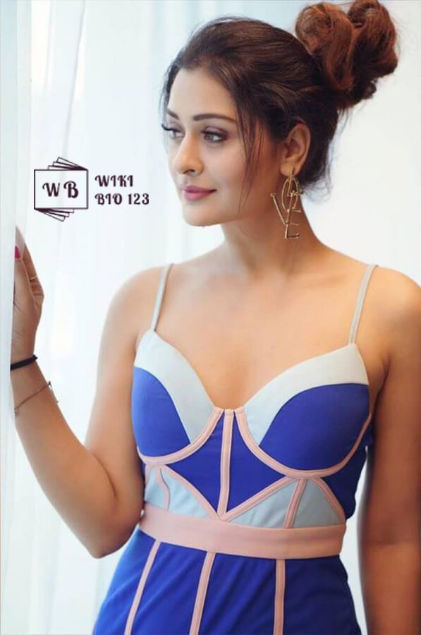 Payal Rajput wiki Bio Age Figure Size Height Affair HD Images Wallpapers 1