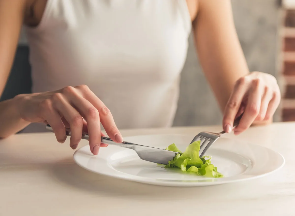 5 Signs You’re Not Eating Enough (Top Ideas)